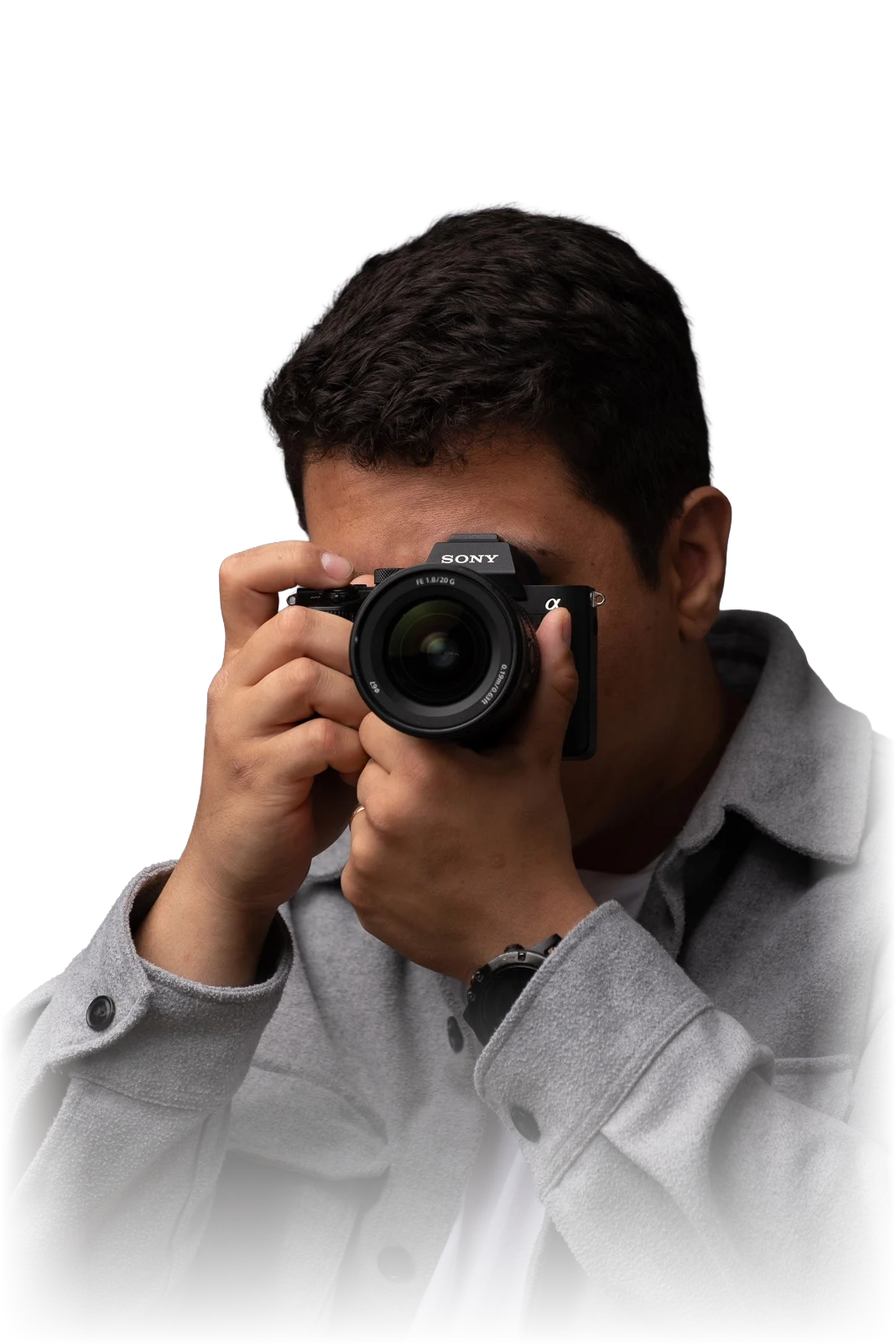Marcel Hundsberger beim Fotografieren mit der Kamera am Auge
